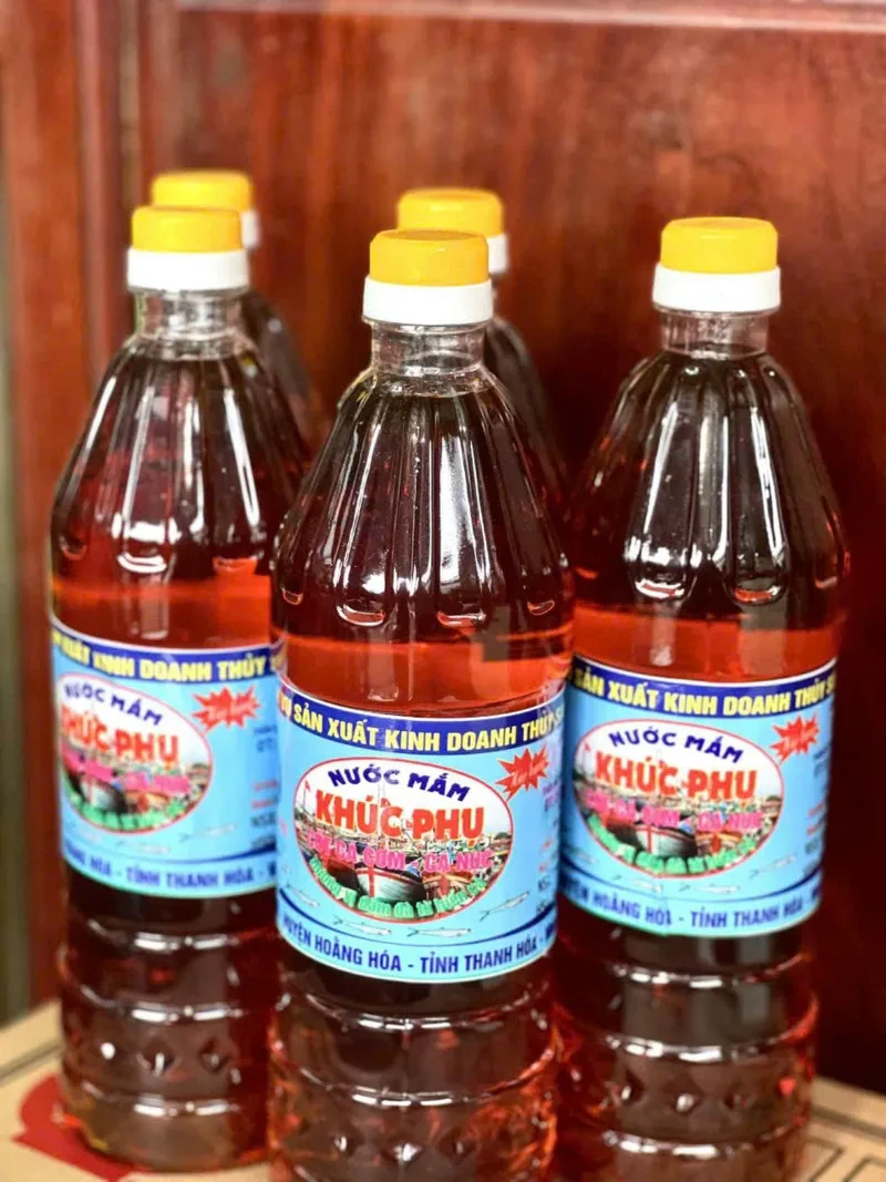 Nước Mắm Gia Truyền Khúc Phụ ( Cốt Cá Cơm- Cá Nục) Chai 1 lít